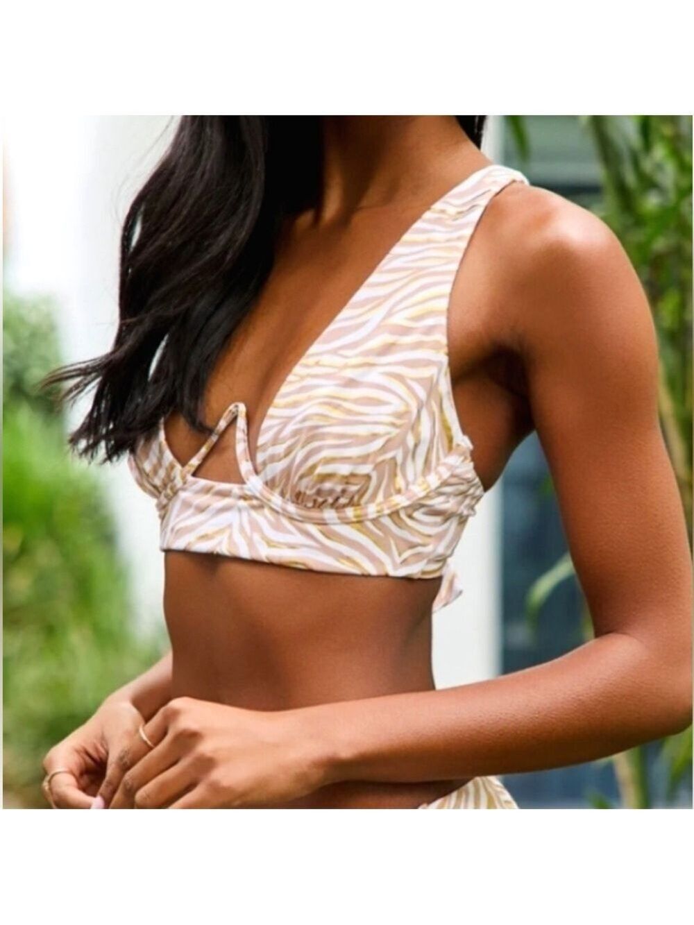 NWT Beach Bunny Hudson High Apex Underwire Bikini Top Size Small